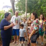Coordenadora recebe os visitantes no Espaço Cidadão do Instituto de Tecnologia (ITEC), na Universidade Federal do Pará.