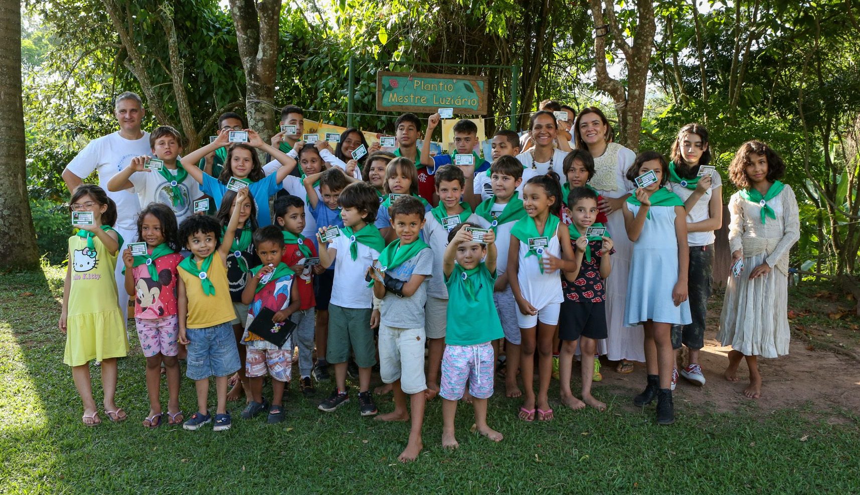 Featured image for “Equipe da Novo Encanto entrega carteirinhas de Sócio Mirim para crianças do Núcleo Grande Ventura”