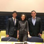 Da esquerda para a direita, João Luiz (associado da Novo Encanto e Coordenador de Comunicação para o Exterior da Equipe de Comunicação), Marie Chatardová (presidente do ECOSOC) e Kaime Silvestre (da delegação brasileira - Engajamundo)